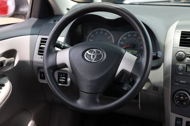 Used 2011 Toyota Corolla LE FWD image 29