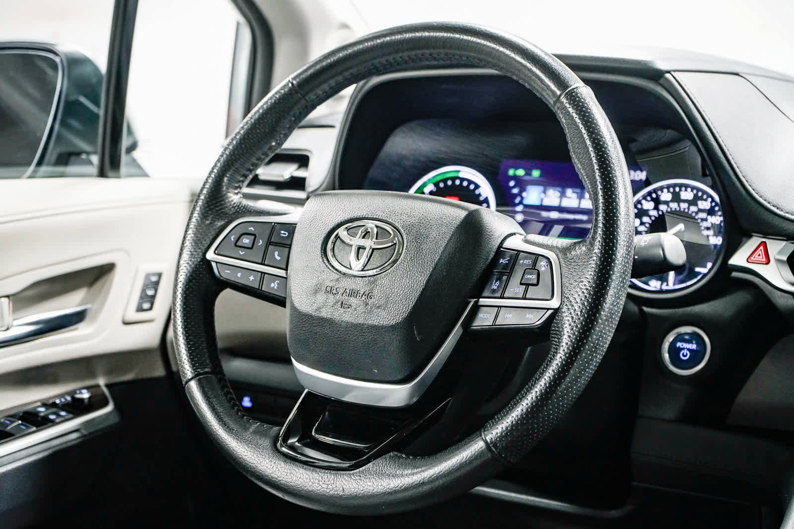 Used 2021 Toyota Sienna Limited image 17