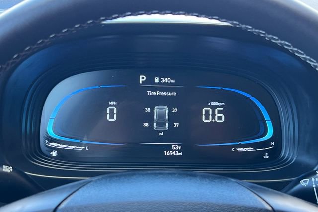 Used 2025 Hyundai Venue SEL image 28