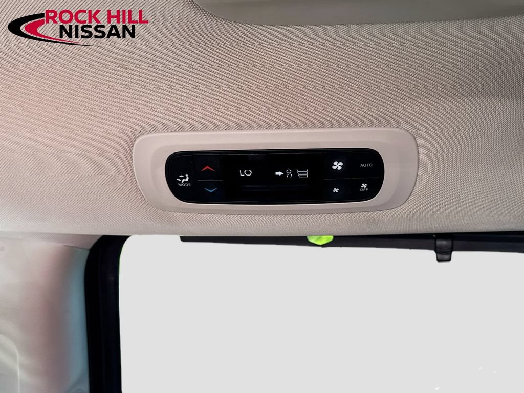 Used 2023 Chrysler Pacifica Touring-L FWD image 27