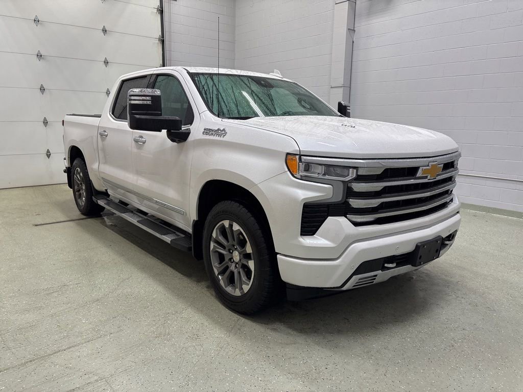 Used 2024 Chevrolet Silverado 1500 High Country w/ Technology Package AWD/4WD image 2