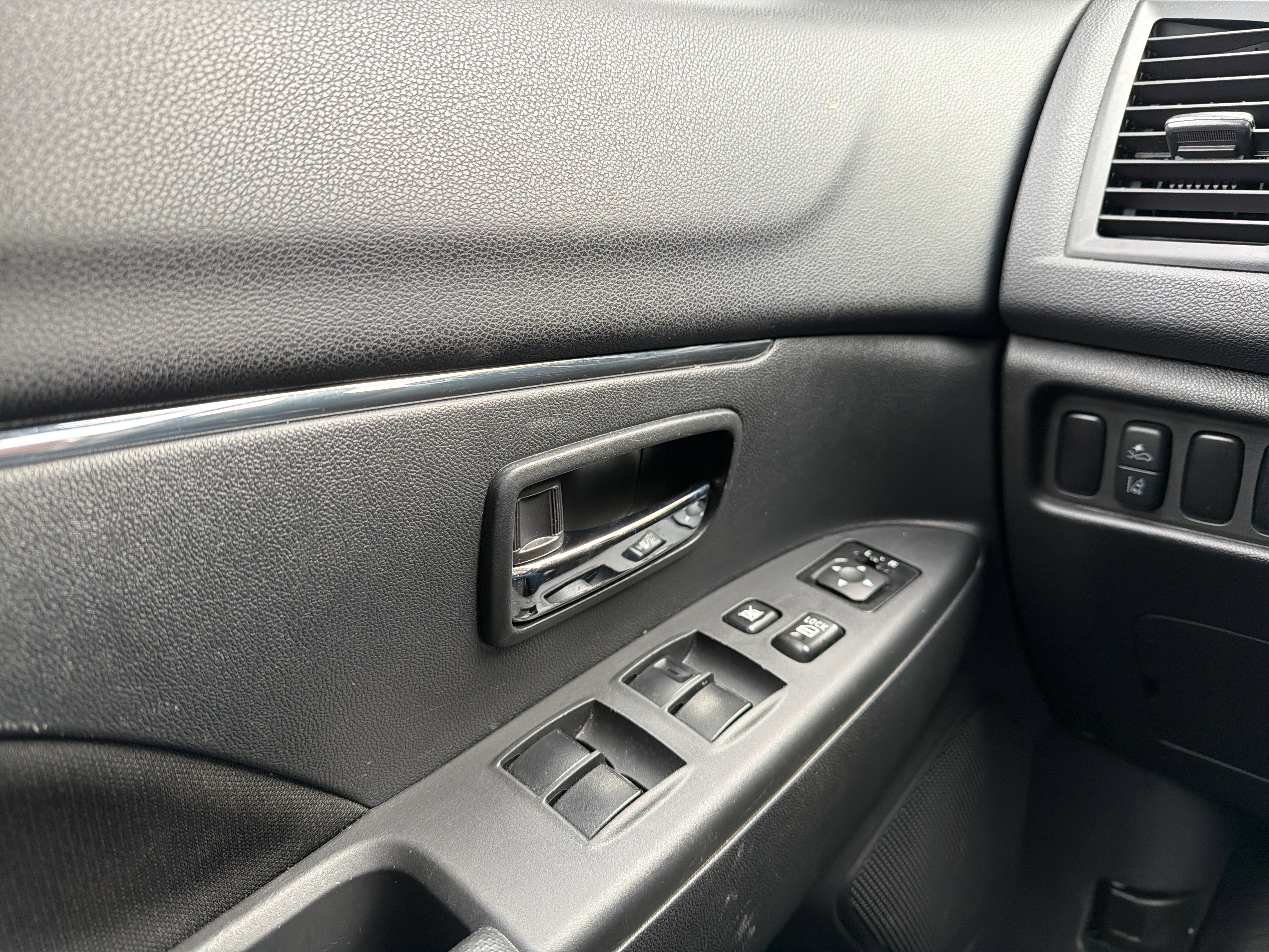 Used 2024 Mitsubishi Outlander Sport ES image 24