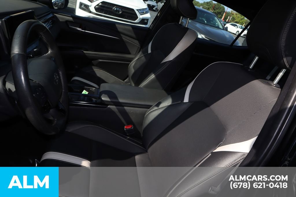 Used 2025 Toyota Camry SE image 11
