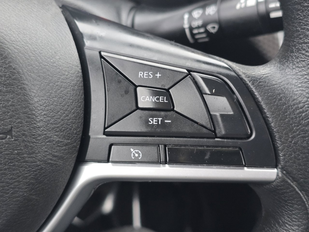 Used 2020 Nissan Kicks S image 30