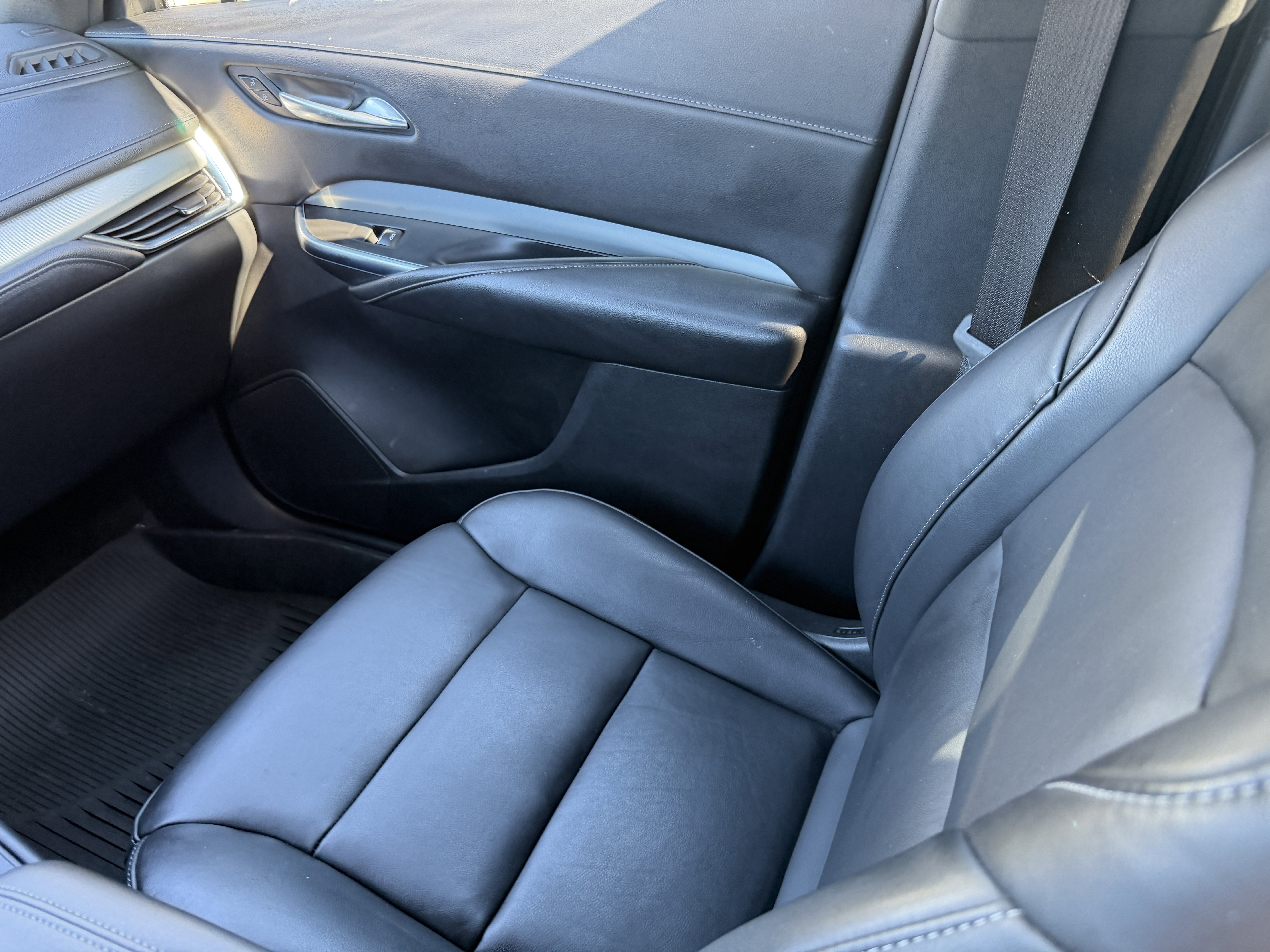 Certified 2022 Cadillac XT4 Premium Luxury w/ Enhanced Visibility Package image 16