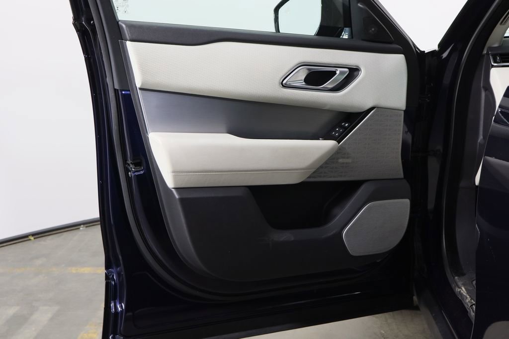 Used 2021 Land Rover Range Rover Velar R-Dynamic S image 19