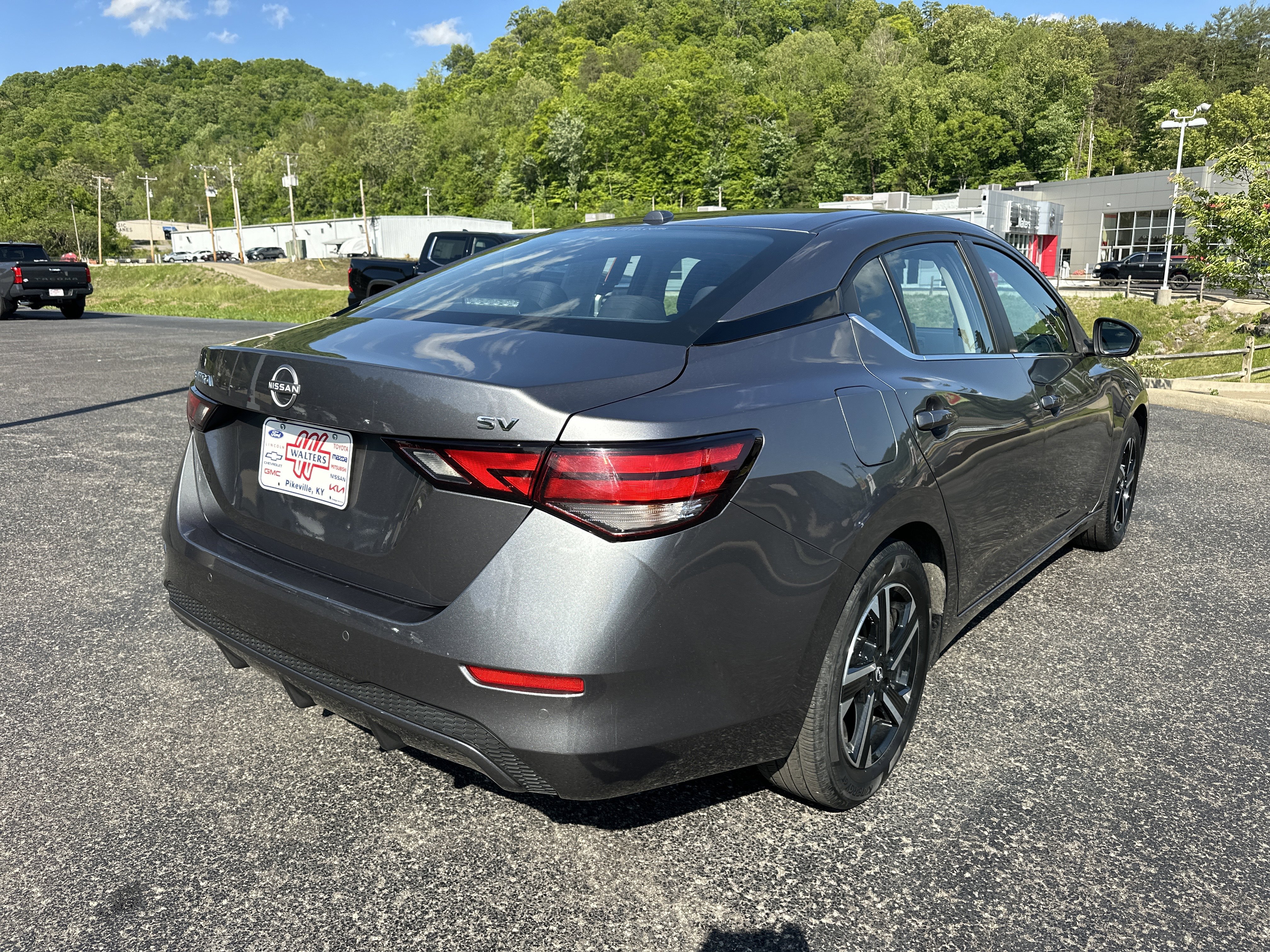 Used 2024 Nissan Sentra SV FWD image 2