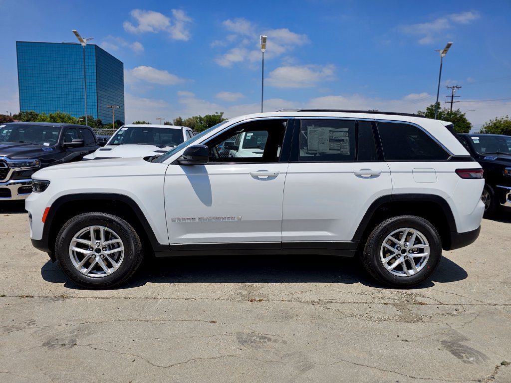 New 2026 Jeep Grand Cherokee Laredo RWD image 4