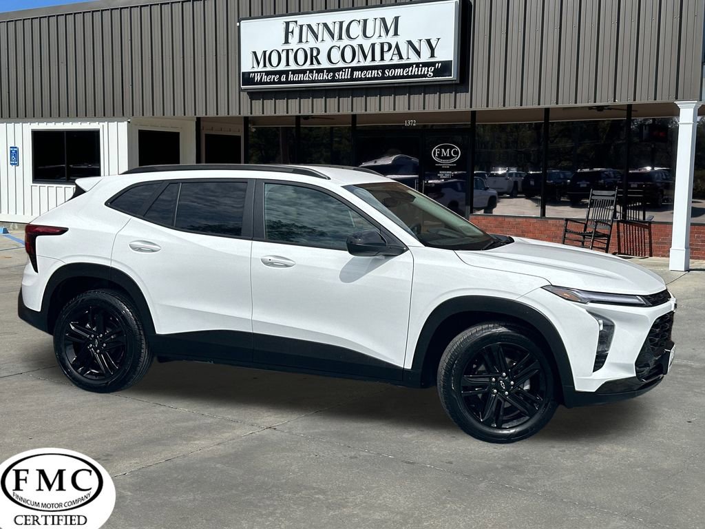 Used 2025 Chevrolet Trax ACTIV image 1