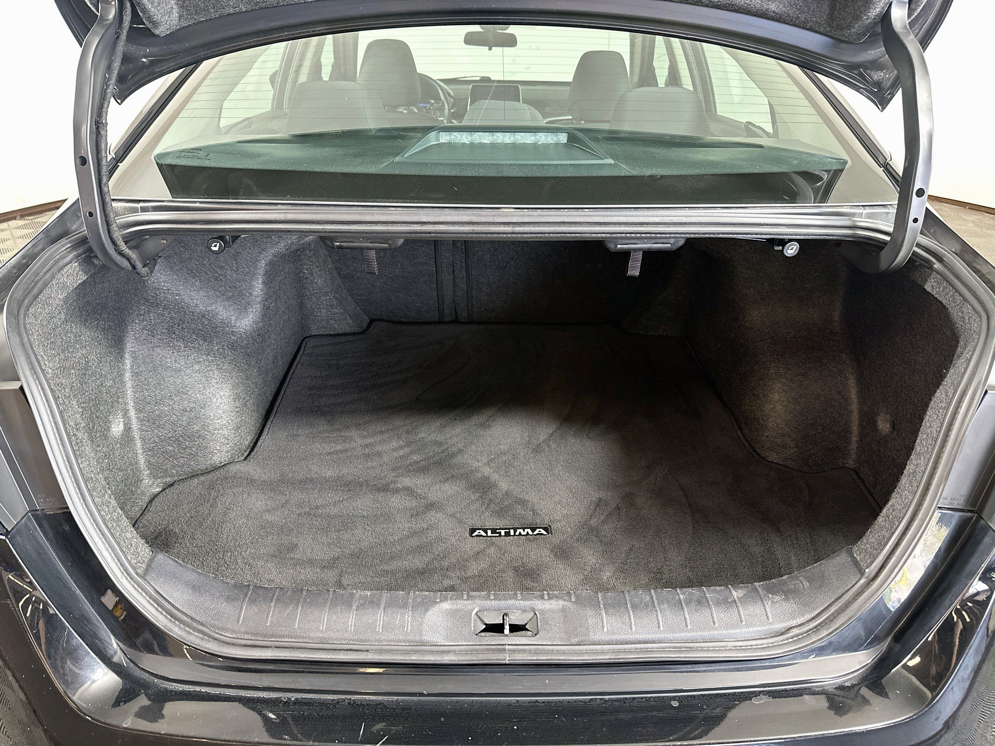 Used 2025 Nissan Altima 2.5 SV FWD image 23