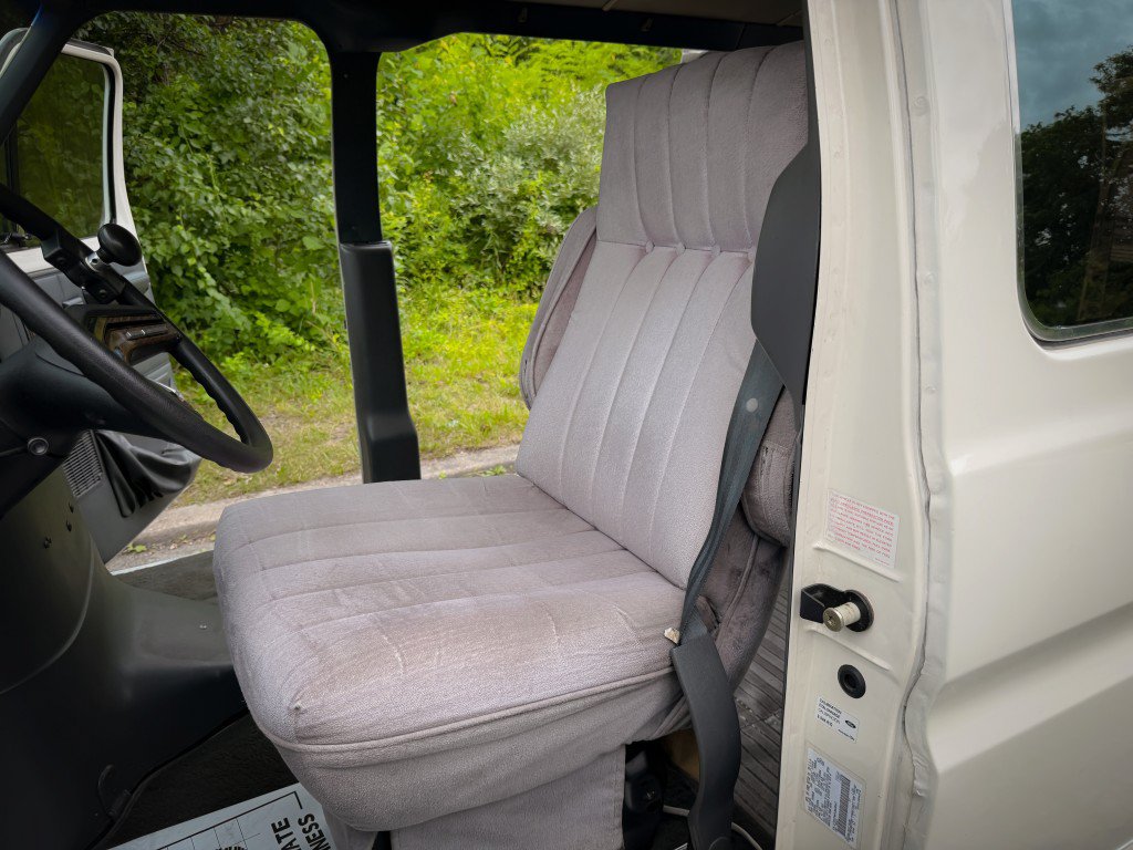 Used 1990 Ford E-150 and Econoline 150 RWD image 22