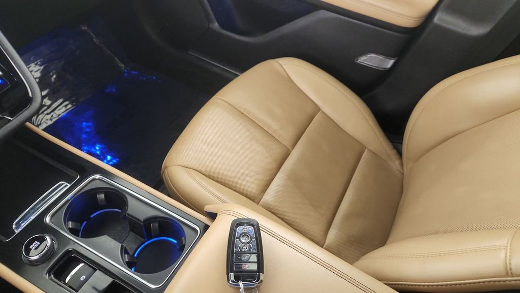 Used 2022 Lincoln Corsair Reserve w/ Luxury Package AWD/4WD image 20