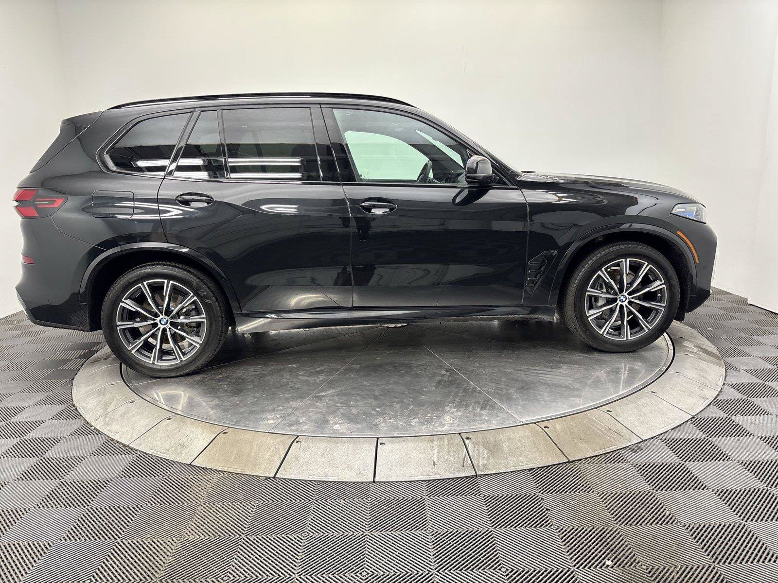 Used 2024 BMW X5 xDrive40i w/ Executive Package AWD/4WD image 17