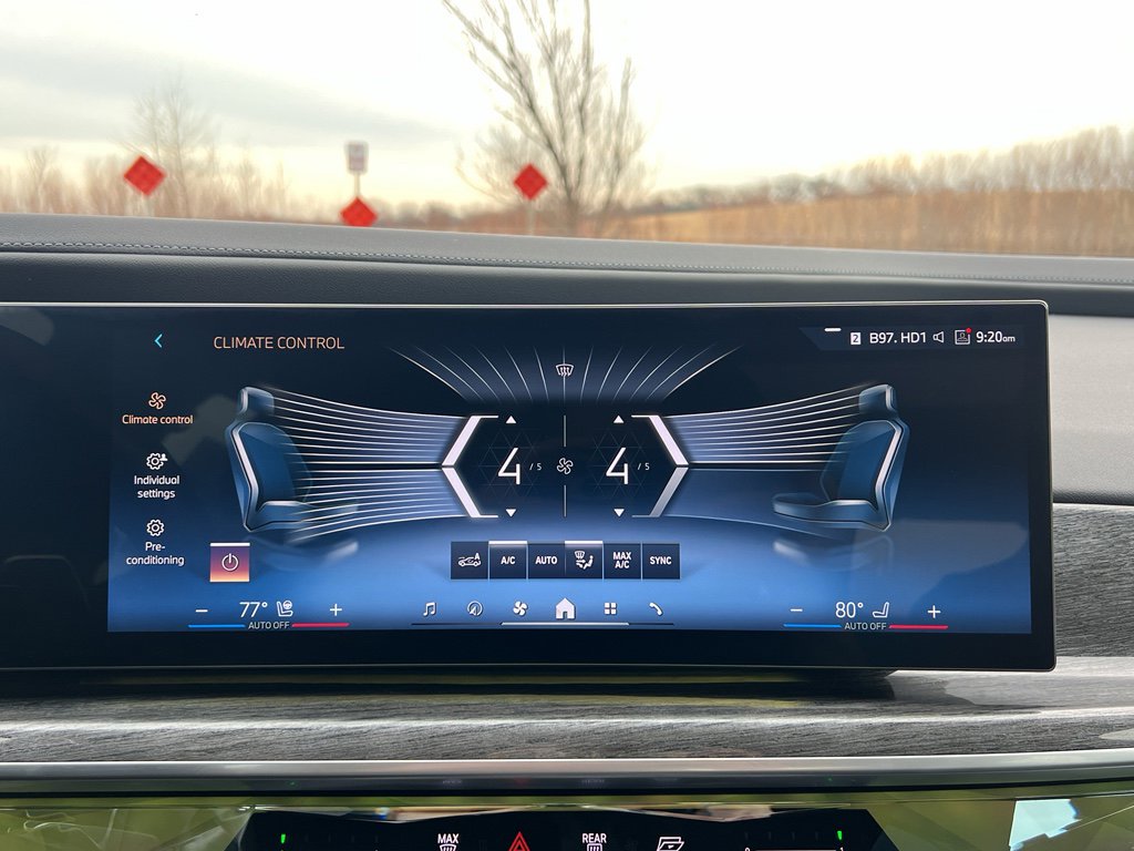 Used 2023 BMW 760i xDrive image 25