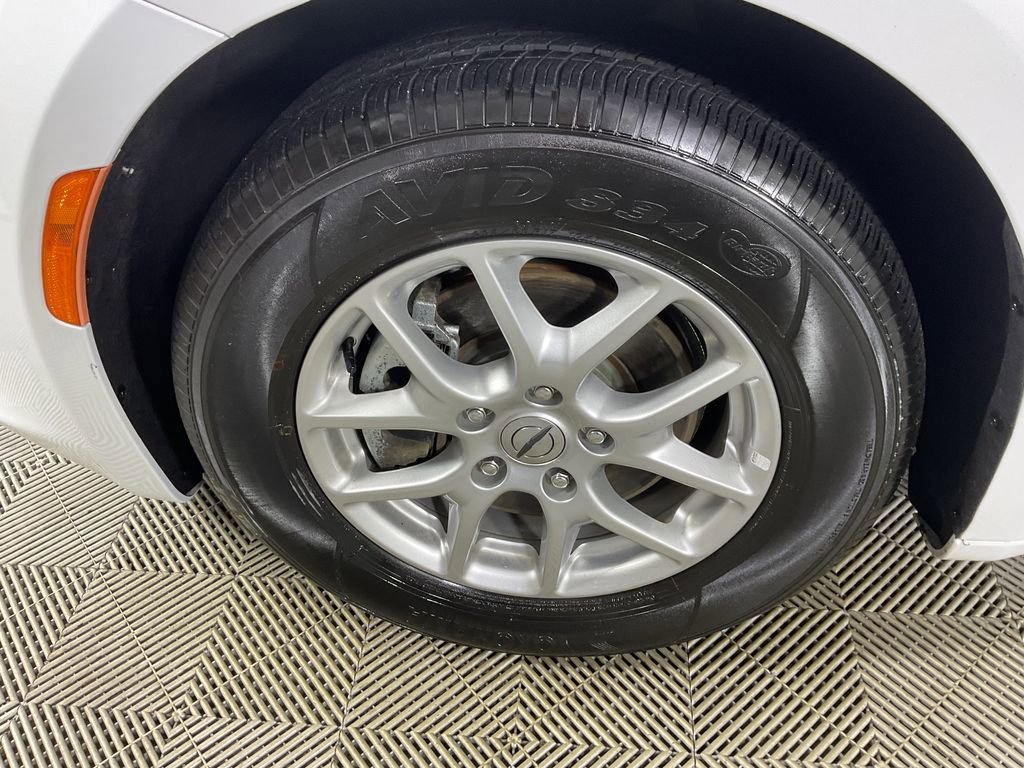 Used 2022 Chrysler Voyager LX image 5