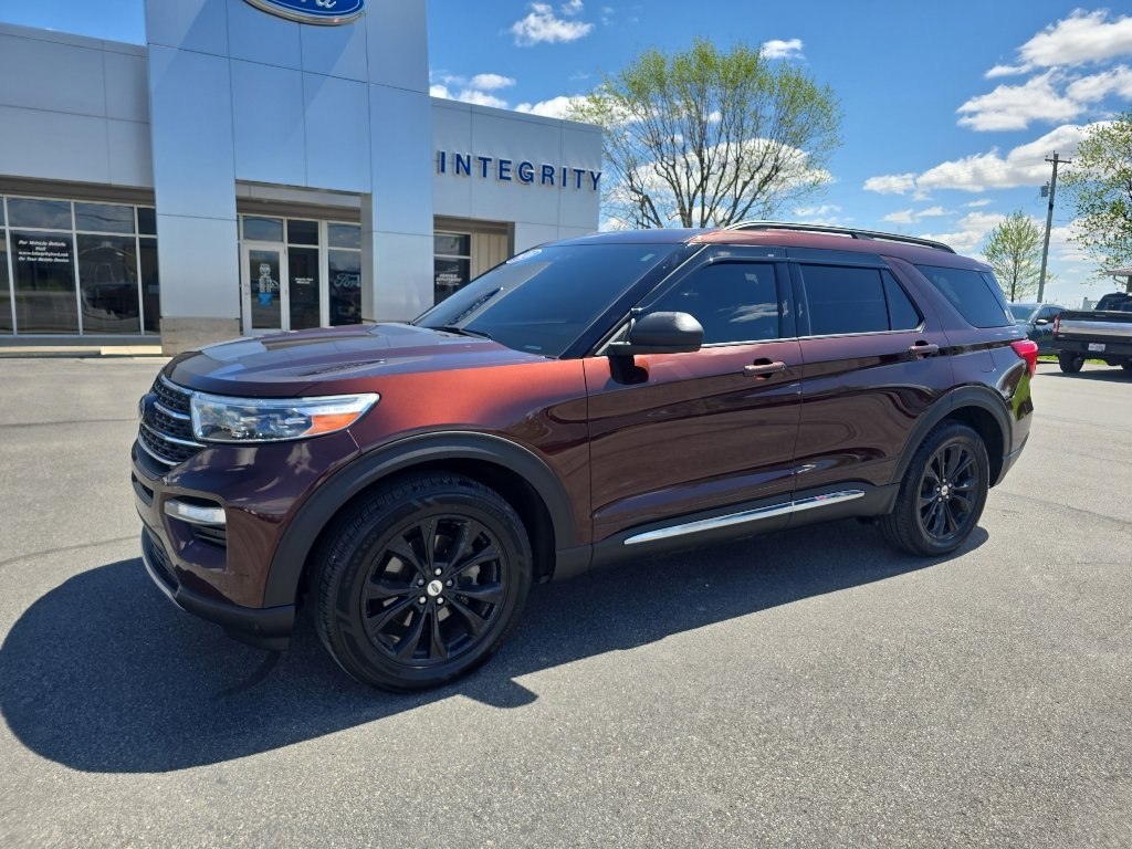 Used 2020 Ford Explorer XLT w/ Equipment Group 202A AWD/4WD image 3