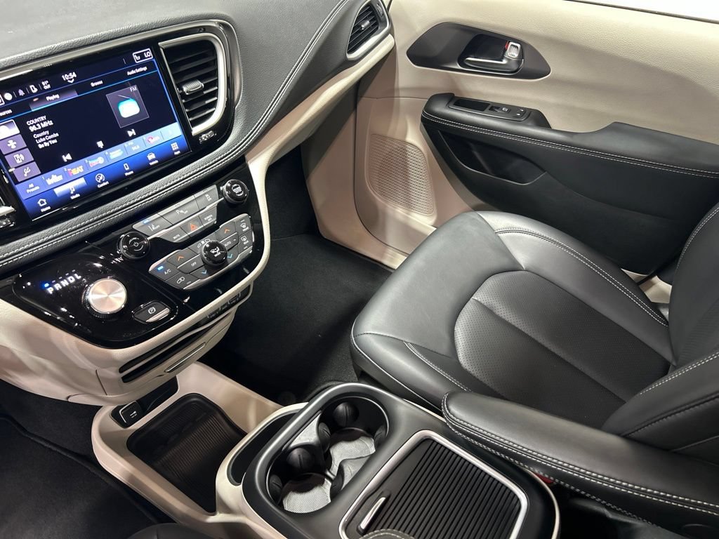 Certified 2023 Chrysler Pacifica Touring-L FWD image 35