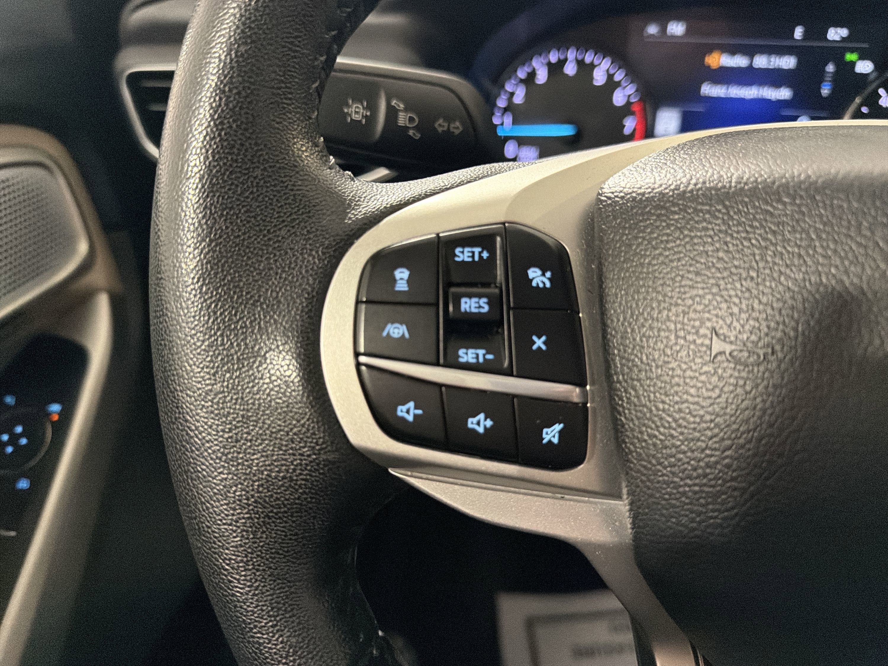 Used 2022 Ford Explorer Limited w/ Limited Technology Package RWD image 14