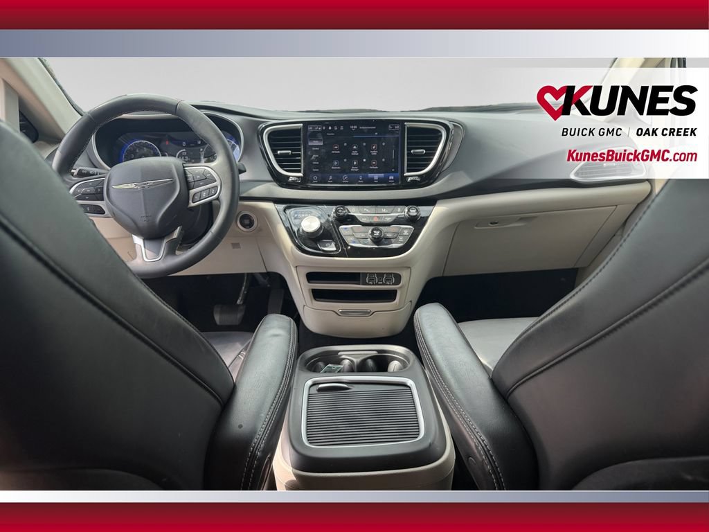 Used 2023 Chrysler Pacifica Touring-L FWD image 25