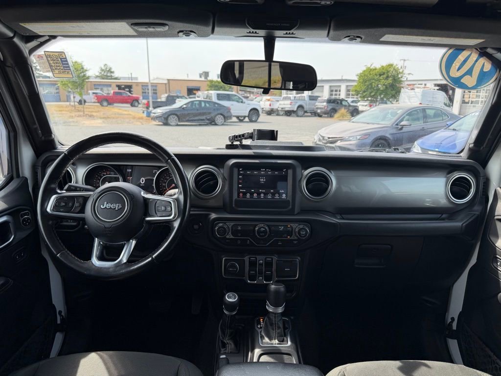 Used 2020 Jeep Gladiator Overland w/ Trailer Tow Package AWD/4WD image 39