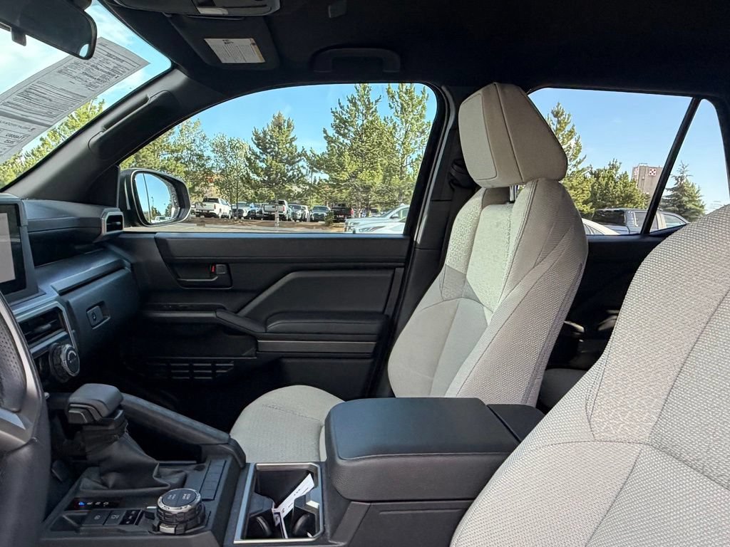 Used 2025 Toyota 4Runner SR5 AWD/4WD image 23