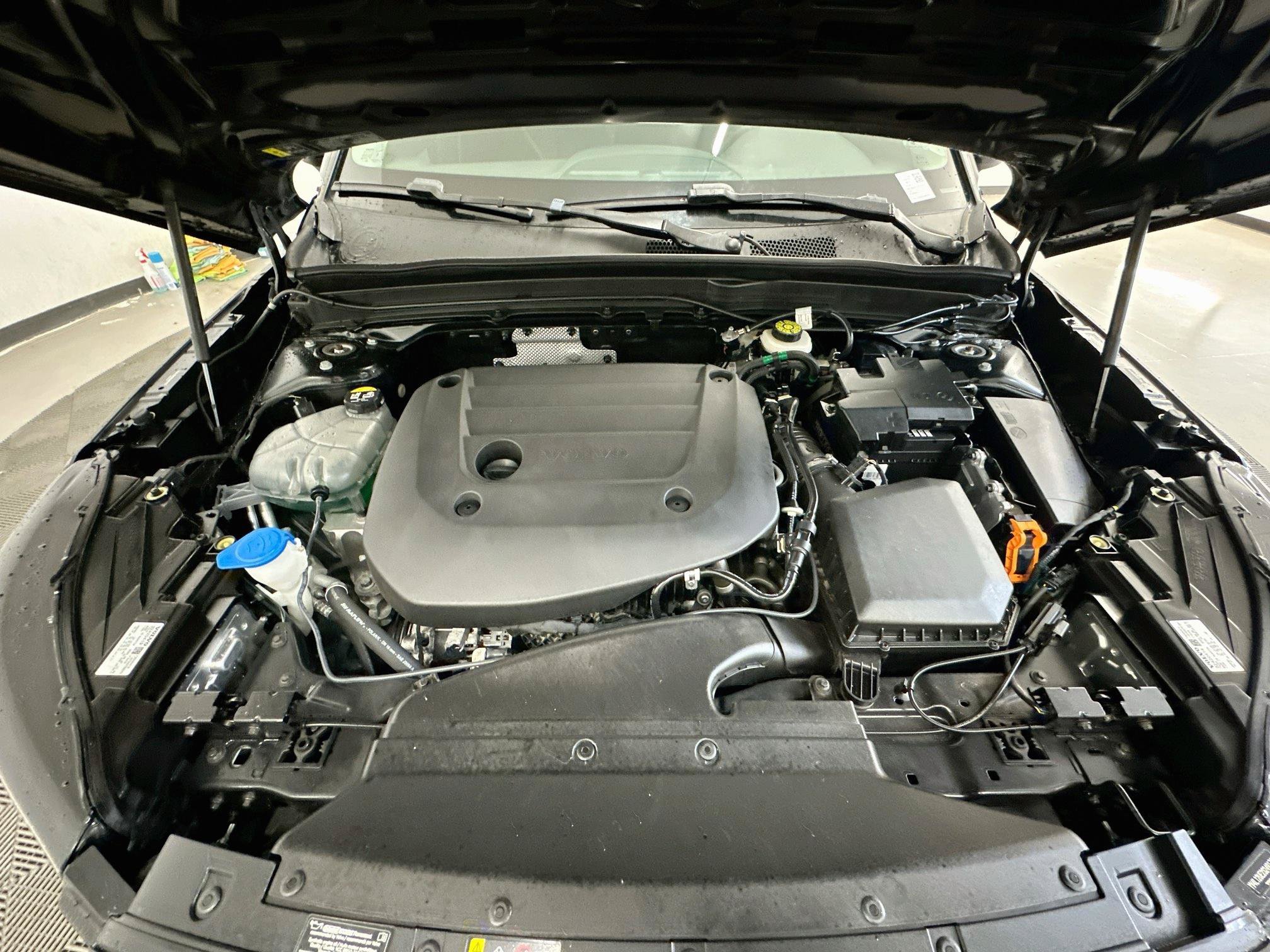 Used 2025 Volvo XC40 B5 Plus AWD/4WD image 36