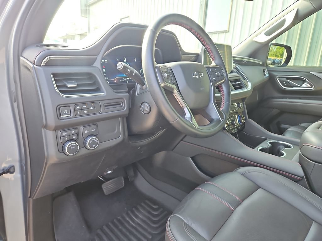 Used 2024 Chevrolet Suburban RST w/ Luxury Package AWD/4WD image 19