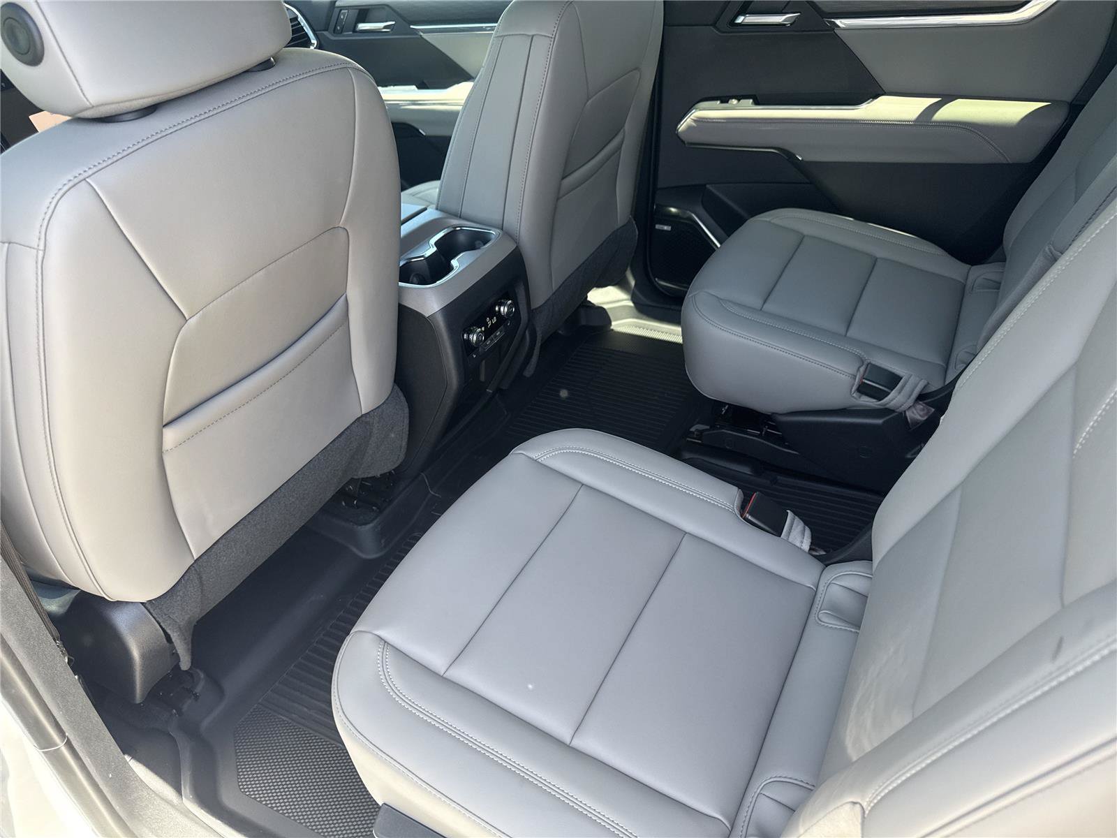 New 2026 GMC Acadia Elevation w/ Elevation Premium Package FWD image 30