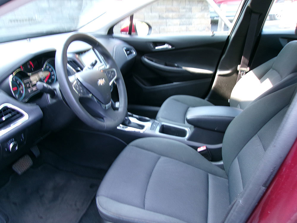 Used 2016 Chevrolet Cruze LT w/ Convenience Package FWD image 13