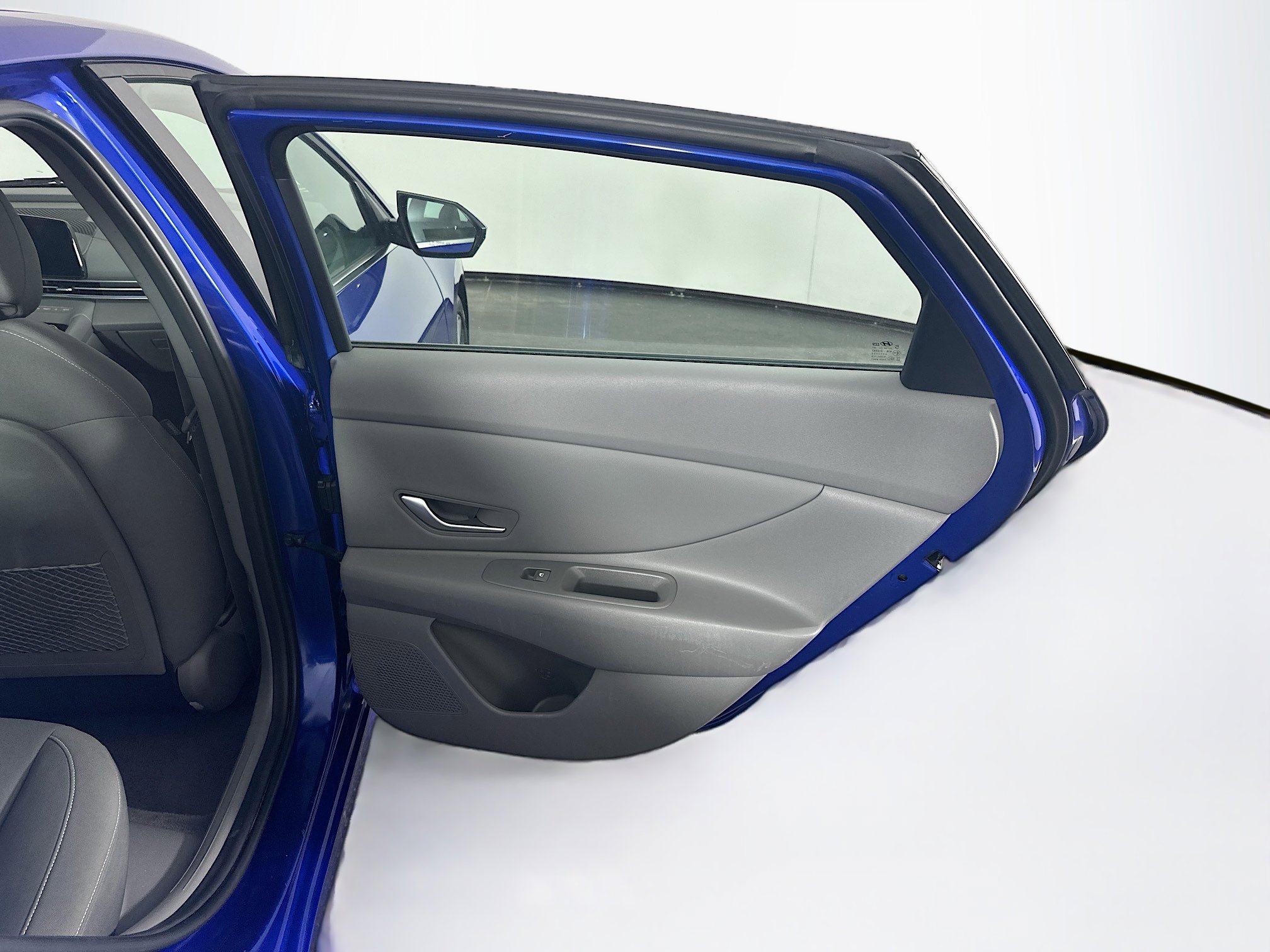 Used 2025 Hyundai Elantra SEL FWD image 31