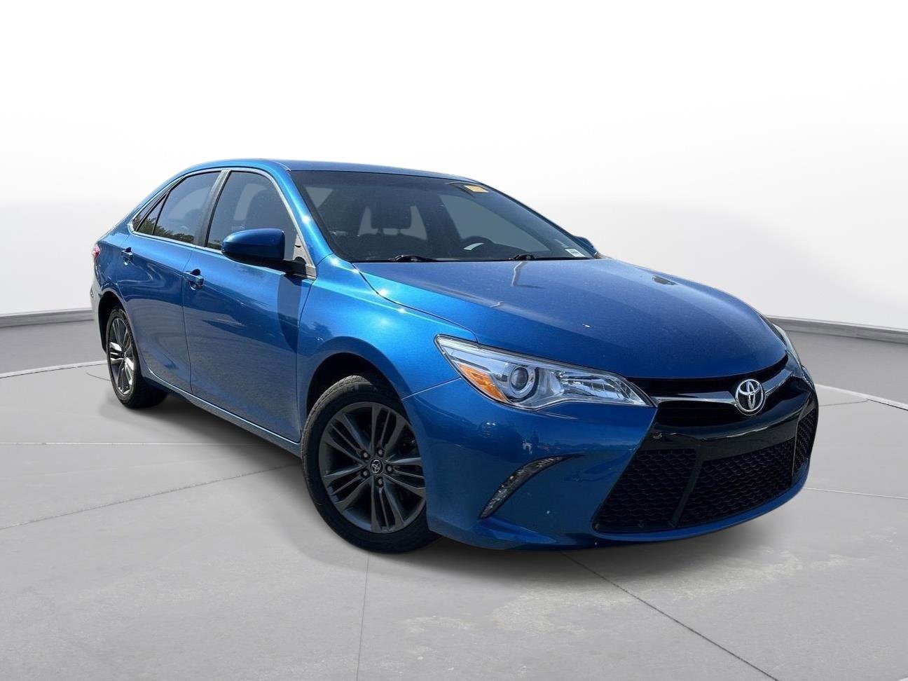 Used 2017 Toyota Camry SE image 4