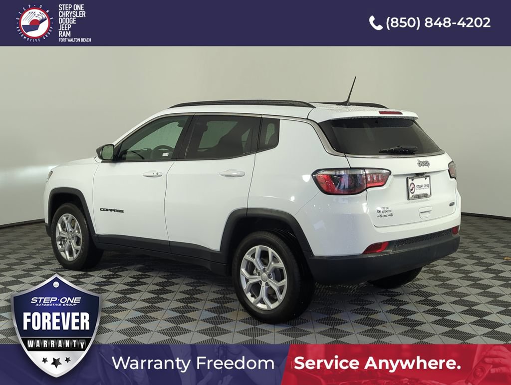 Used 2024 Jeep Compass Latitude AWD/4WD image 4