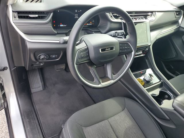 Used 2023 Jeep Grand Cherokee Laredo image 20