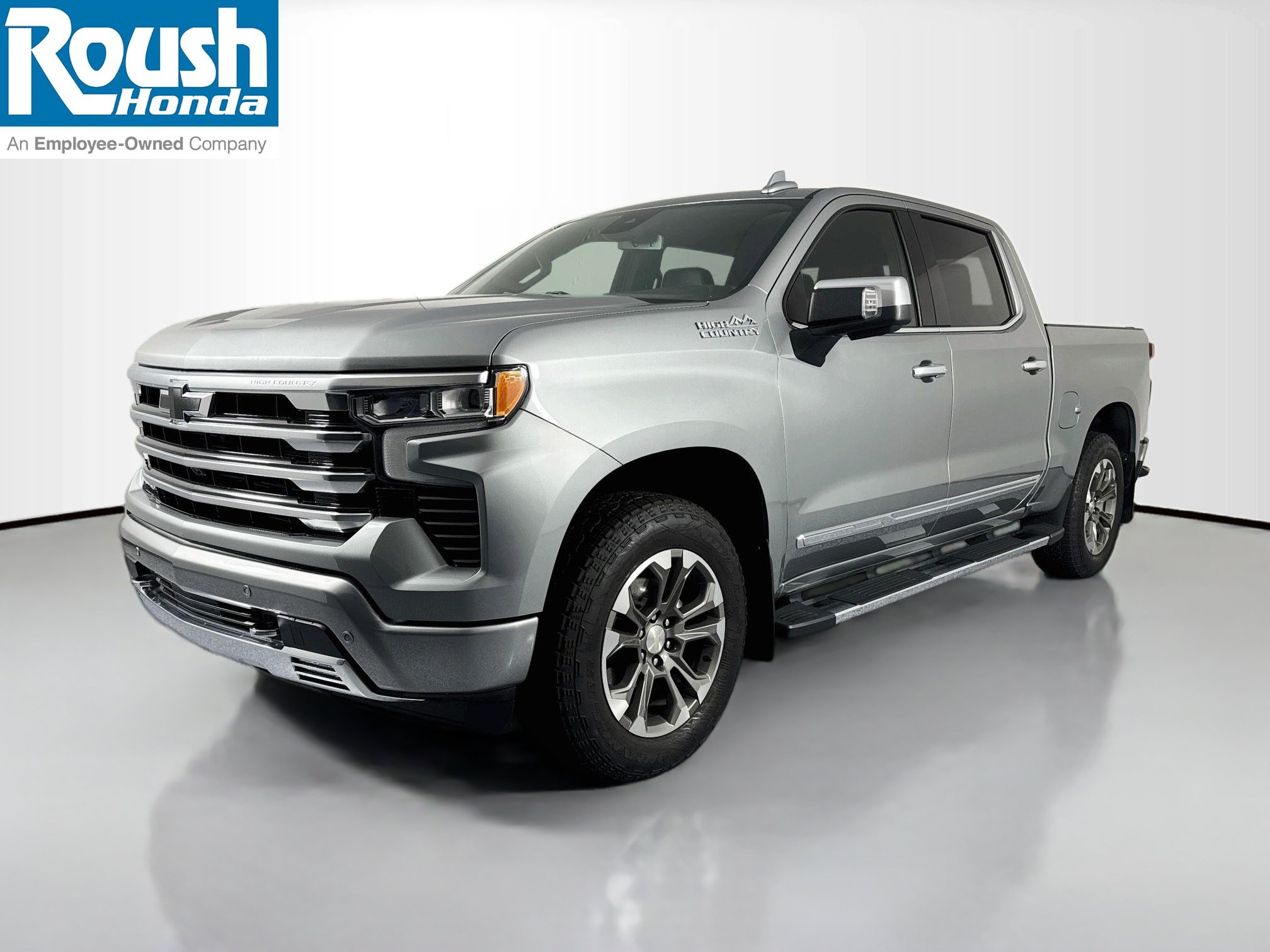 Used 2024 Chevrolet Silverado 1500 High Country w/ Z71 Off-Road Package AWD/4WD image 1