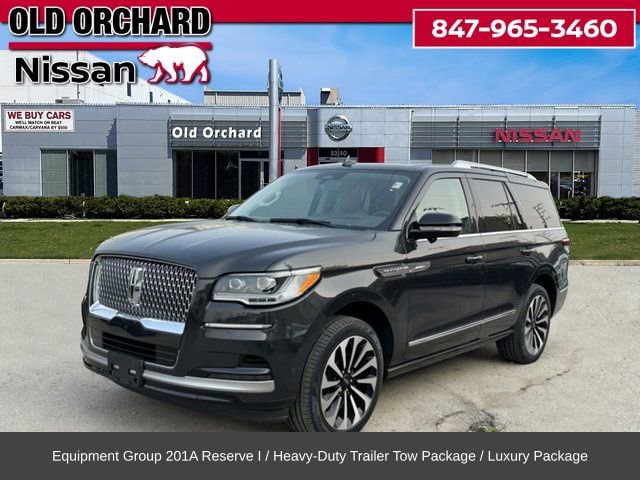Used 2022 Lincoln Navigator Reserve image 1