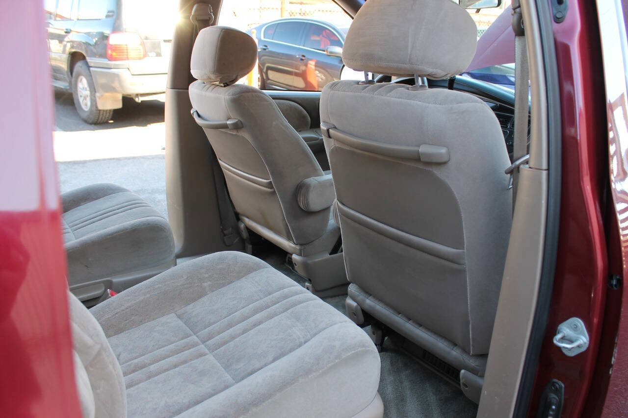 Used 1998 Toyota Sienna LE image 29