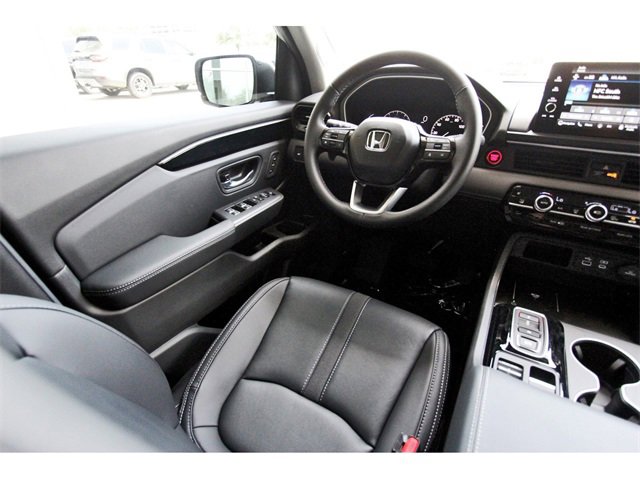 New 2025 Honda Pilot Touring image 7