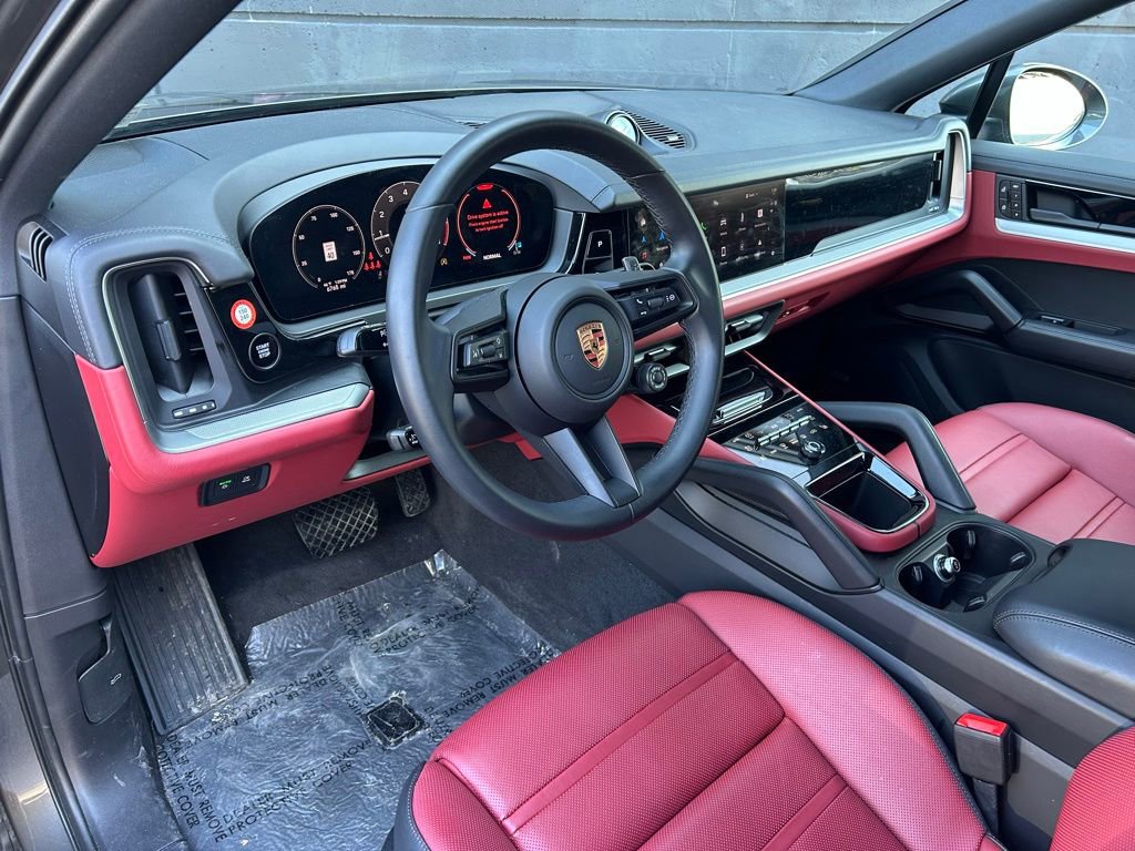 Certified 2025 Porsche Cayenne Coupe image 4