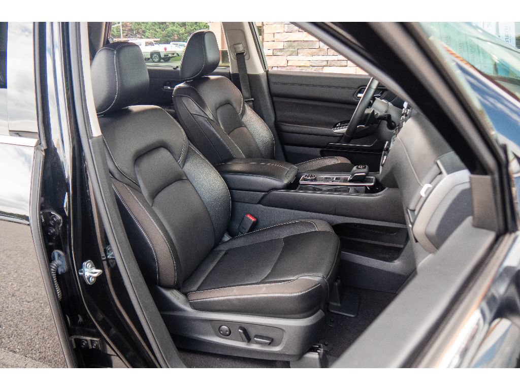 Used 2023 Nissan Pathfinder SL AWD/4WD image 16