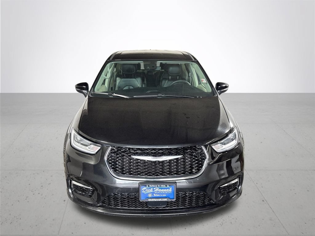 Used 2023 Chrysler Pacifica Touring-L FWD image 3