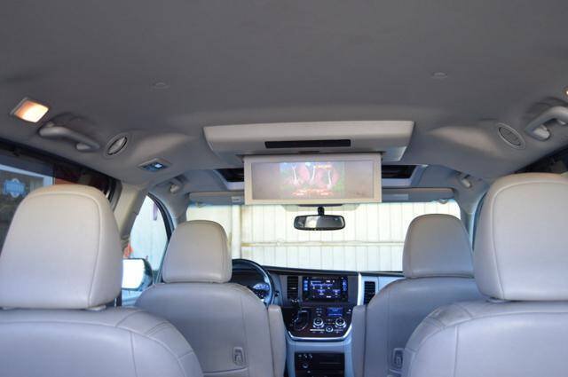 Used 2015 Toyota Sienna XLE Premium AWD/4WD image 33