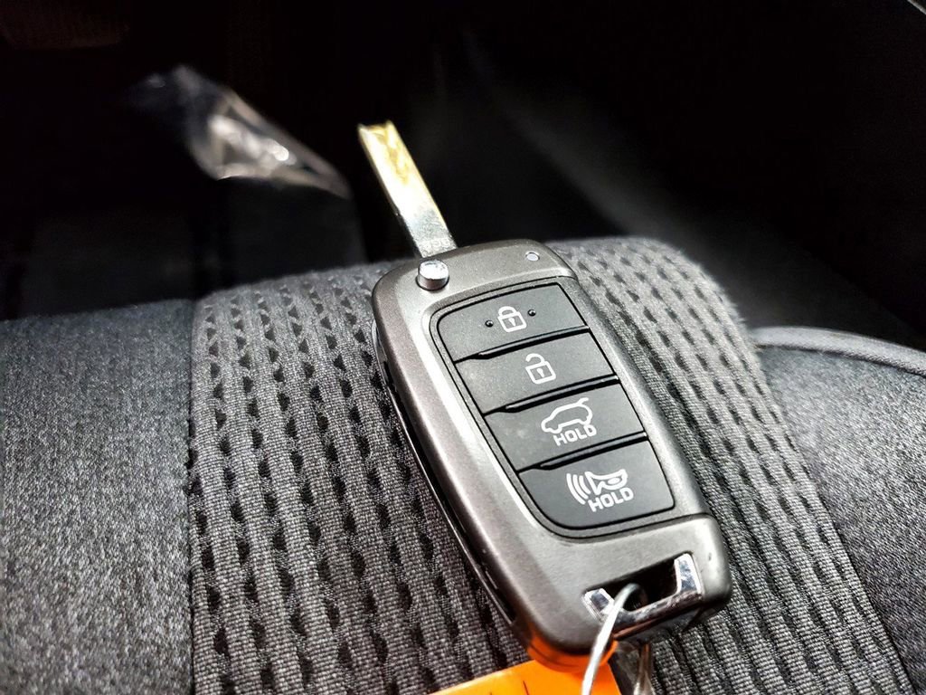 Used 2019 Hyundai Santa Fe SE image 32