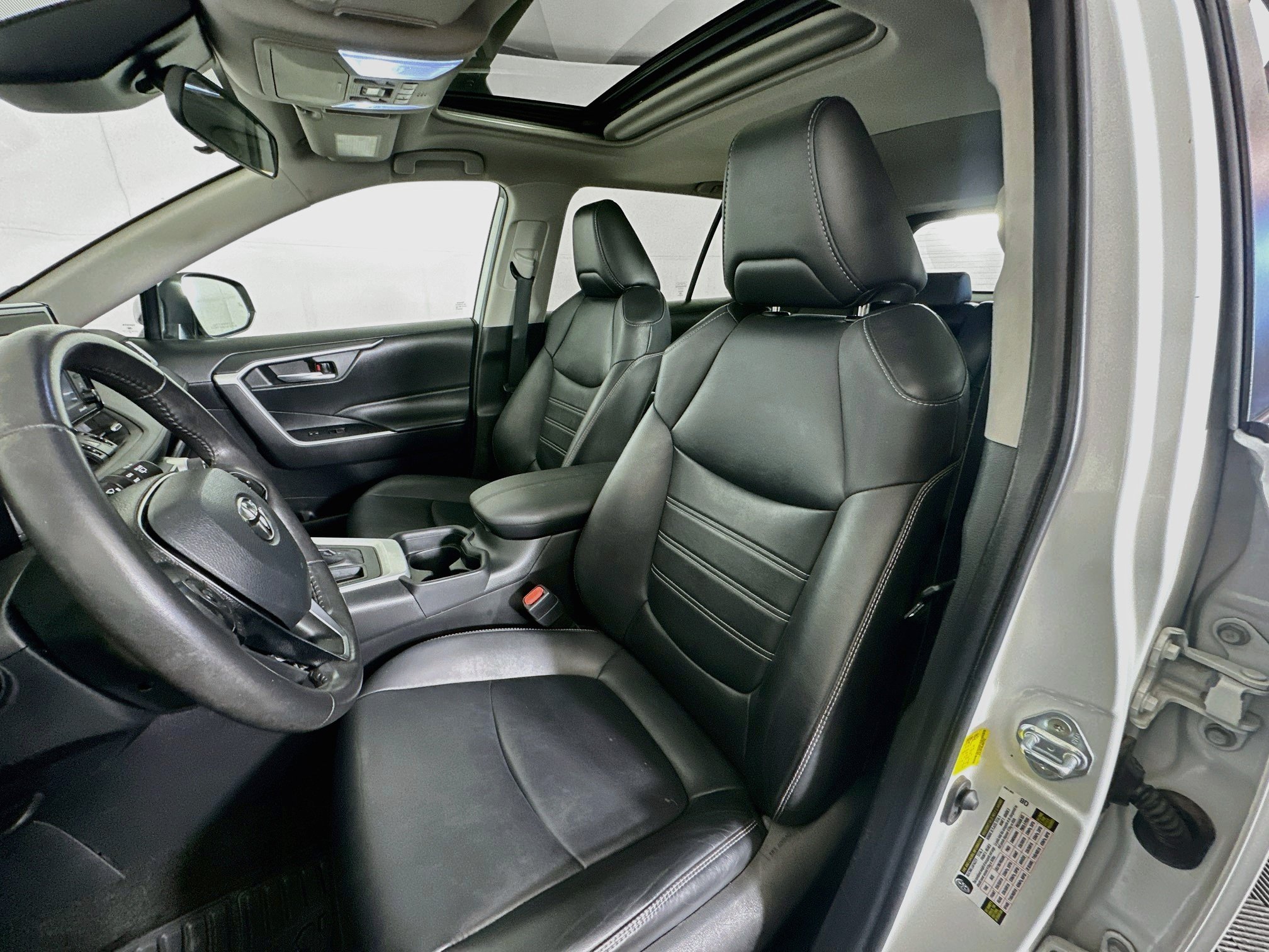 Used 2020 Toyota RAV4 XLE Premium w/ Carpet Mat Package FWD image 13