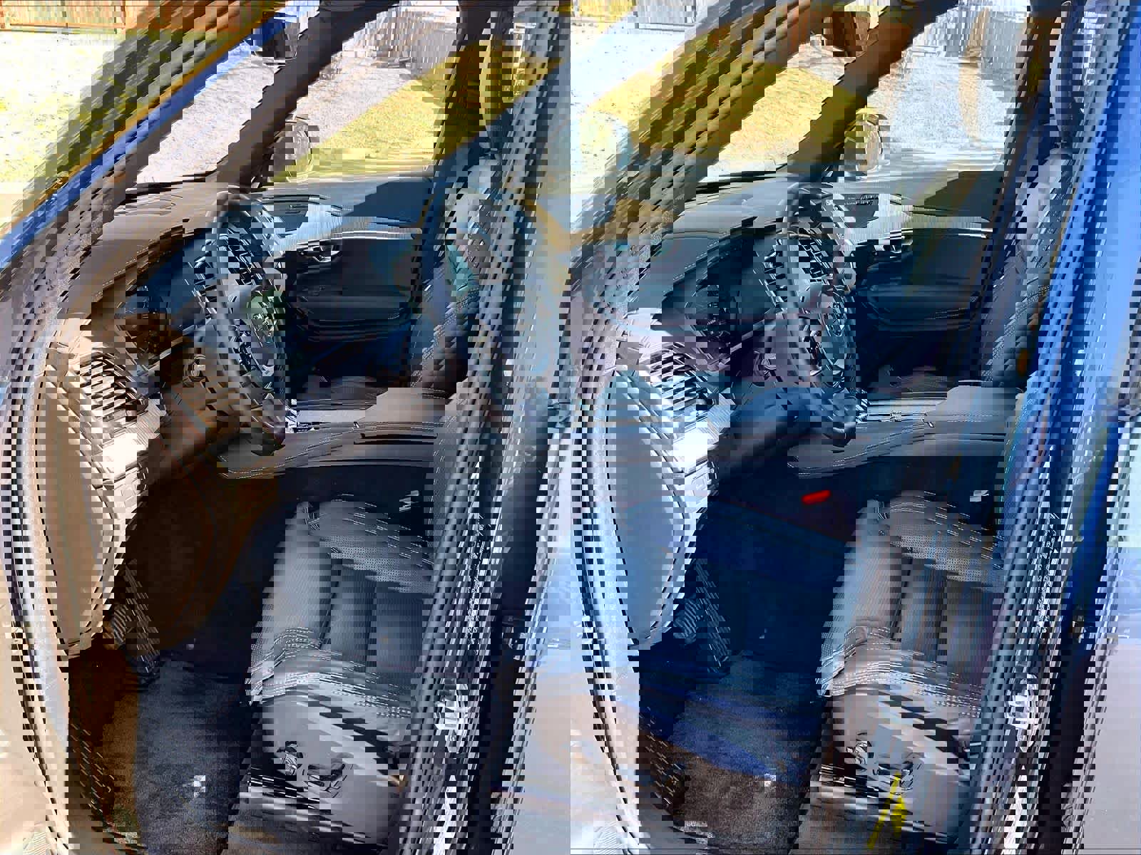 Used 2024 Volvo XC90 T8 Ultimate w/ Protection Package Premier image 17