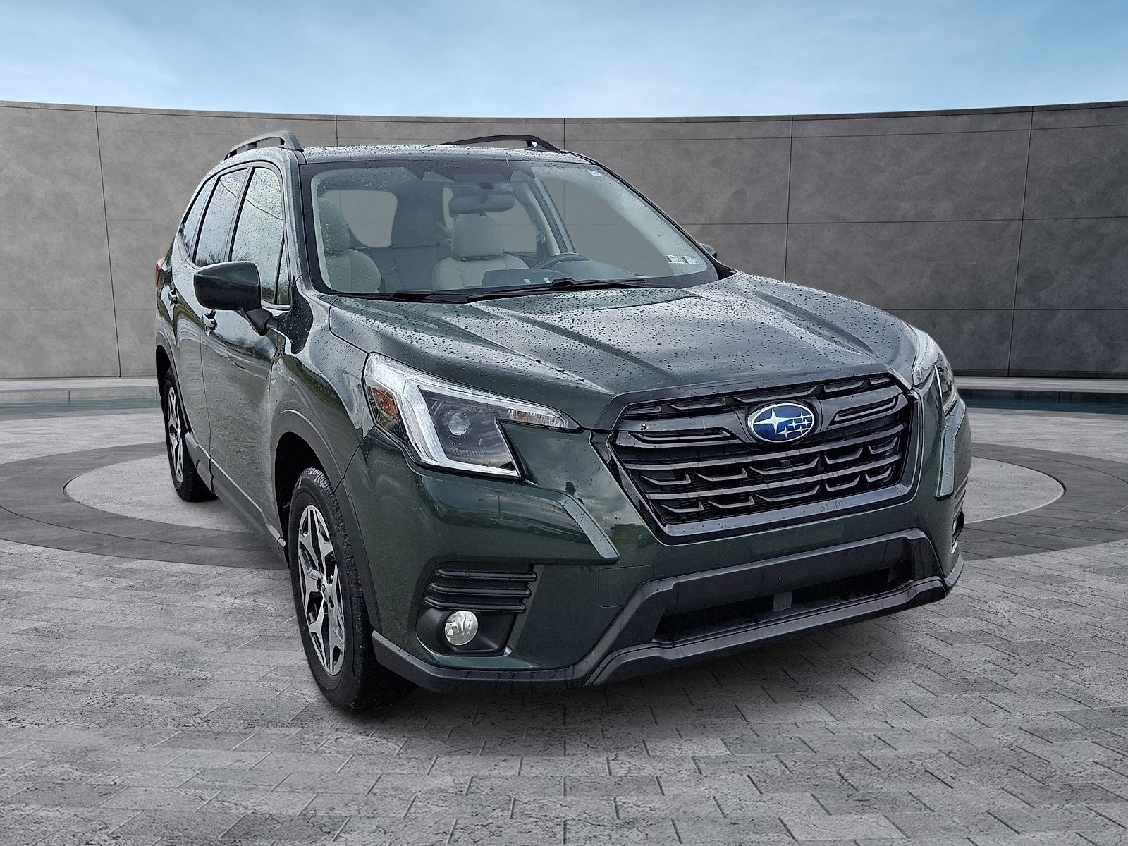 Used 2023 Subaru Forester Premium AWD/4WD image 2