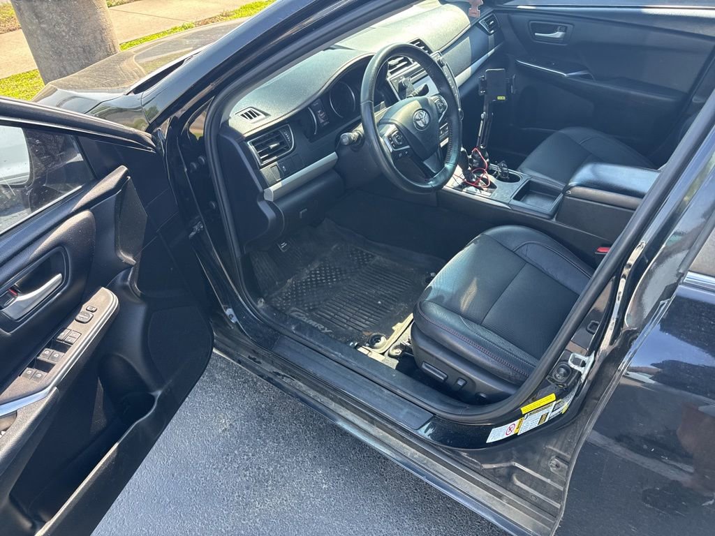 Used 2017 Toyota Camry SE image 5