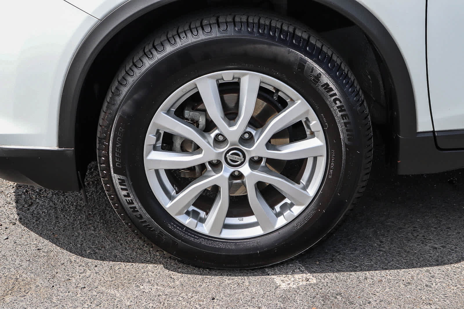 Used 2017 Nissan Rogue SV FWD image 14