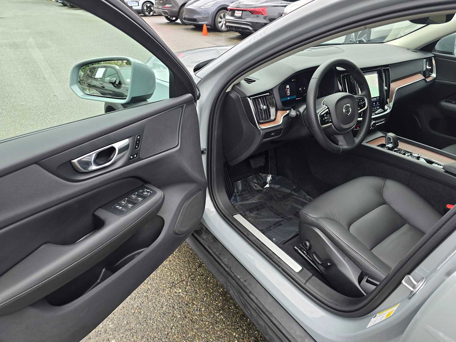 Certified 2025 Volvo V60 B5 Cross Country Plus image 19