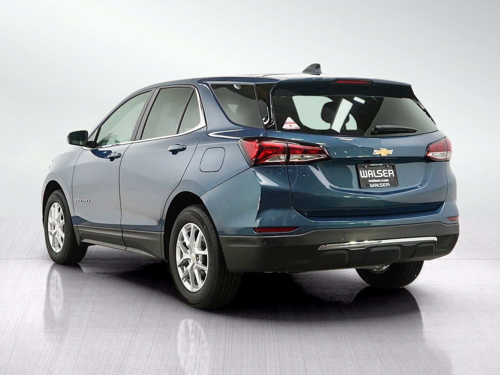 Used 2024 Chevrolet Equinox LT FWD image 3