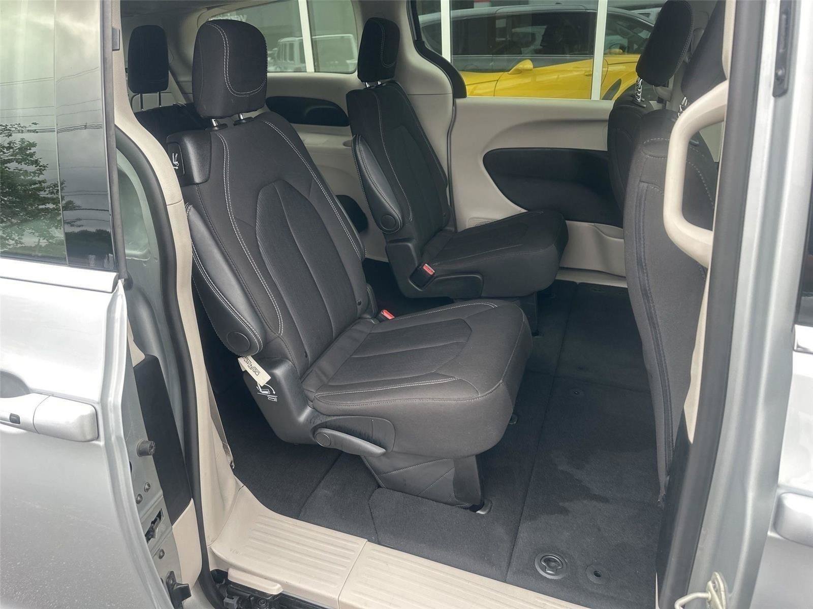 Used 2024 Chrysler Voyager LX FWD image 11